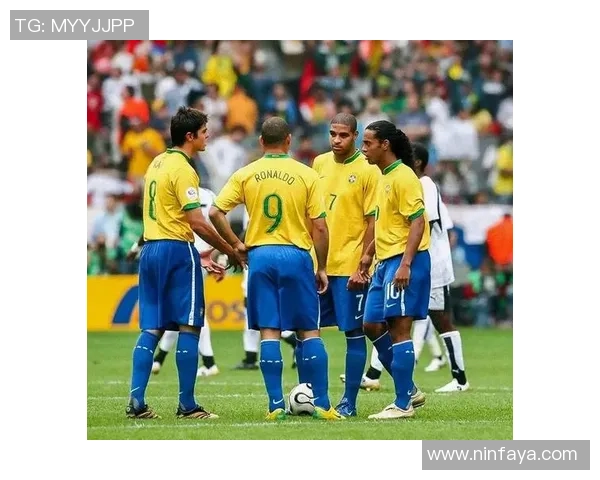 历届最佳阵容足球明星回顾与分析探讨各时代传奇球员的辉煌成就